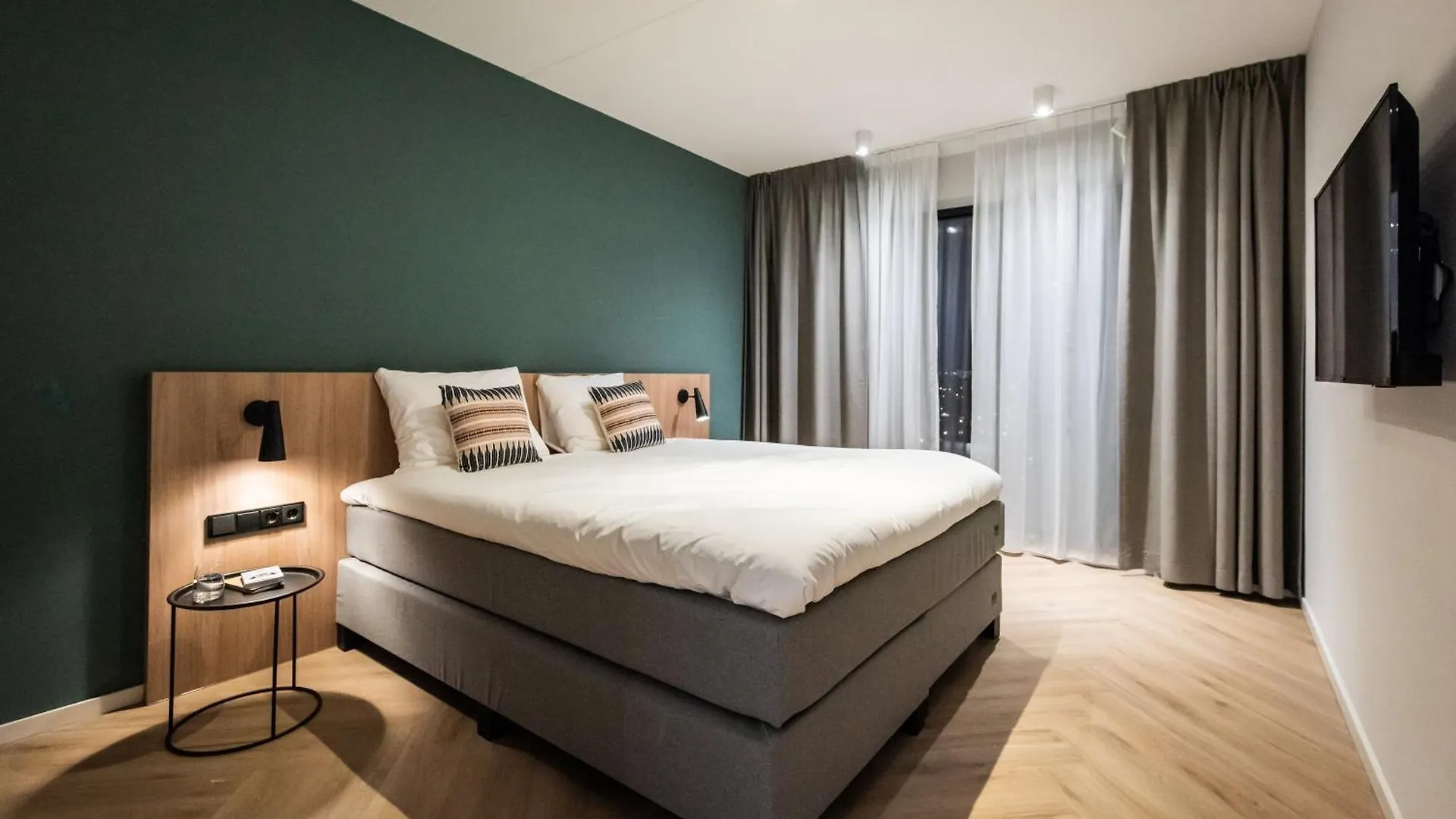 Aparthotel Numa Amsterdam Docklands 4*,