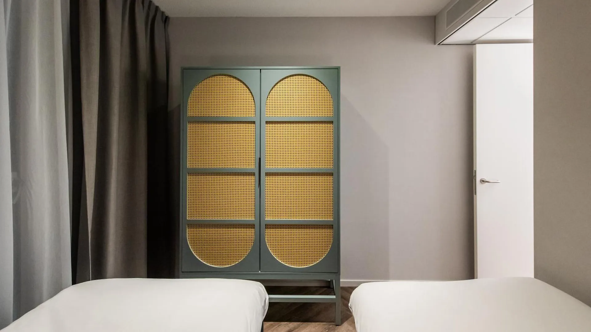YAYS Amsterdam Docklands Aparthotel